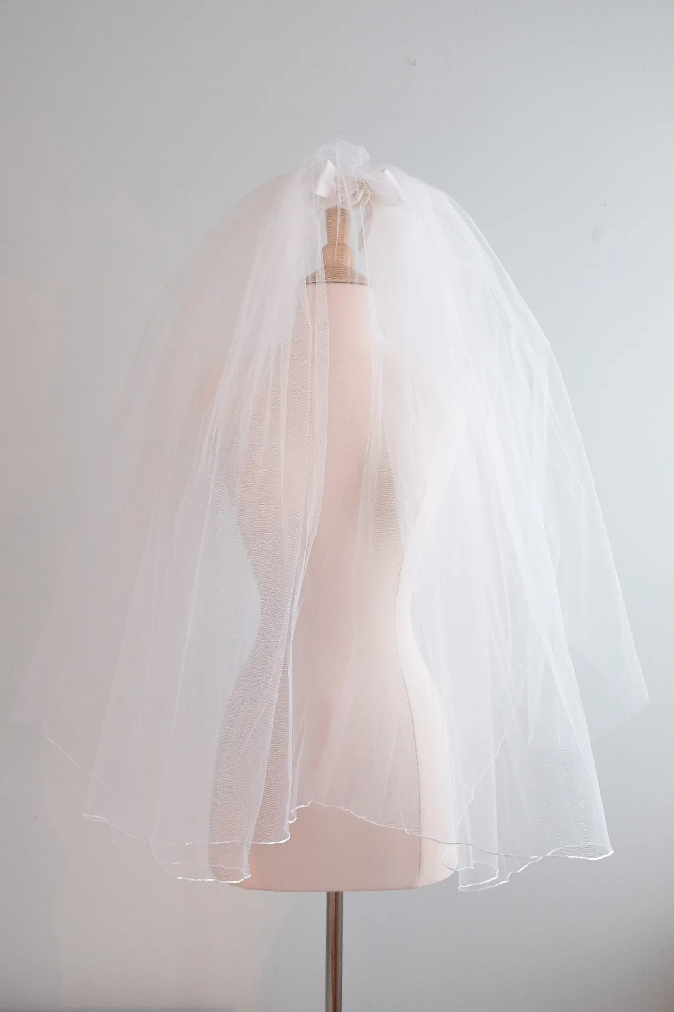 Adorable Vintage Bow Wedding Veil / OS