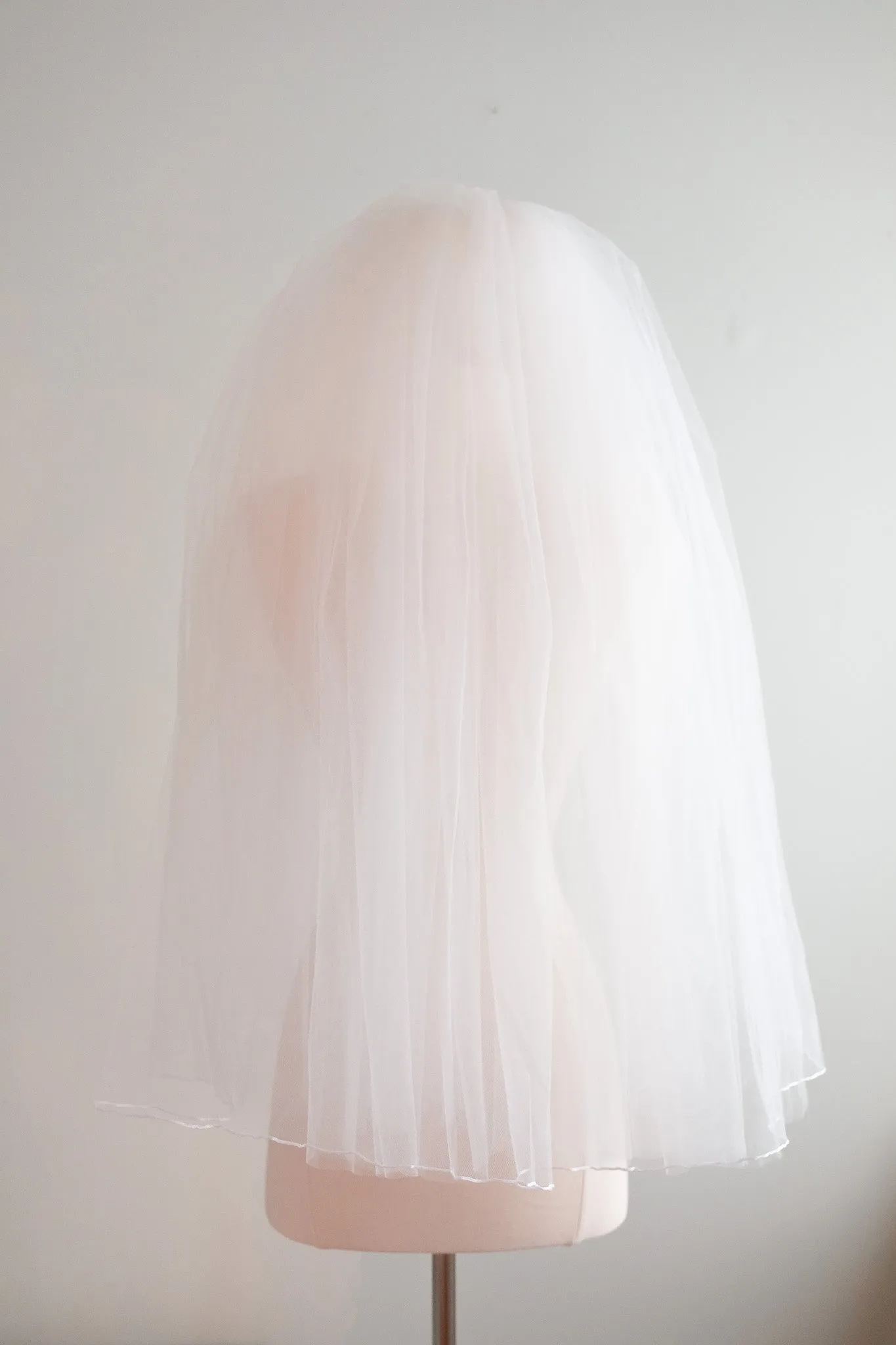 Adorable Vintage Bow Wedding Veil / OS