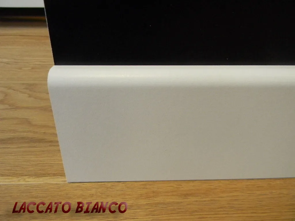 Battiscopa passacavo 1,5x8x240cm in MDF pacco da 192 metri lineari