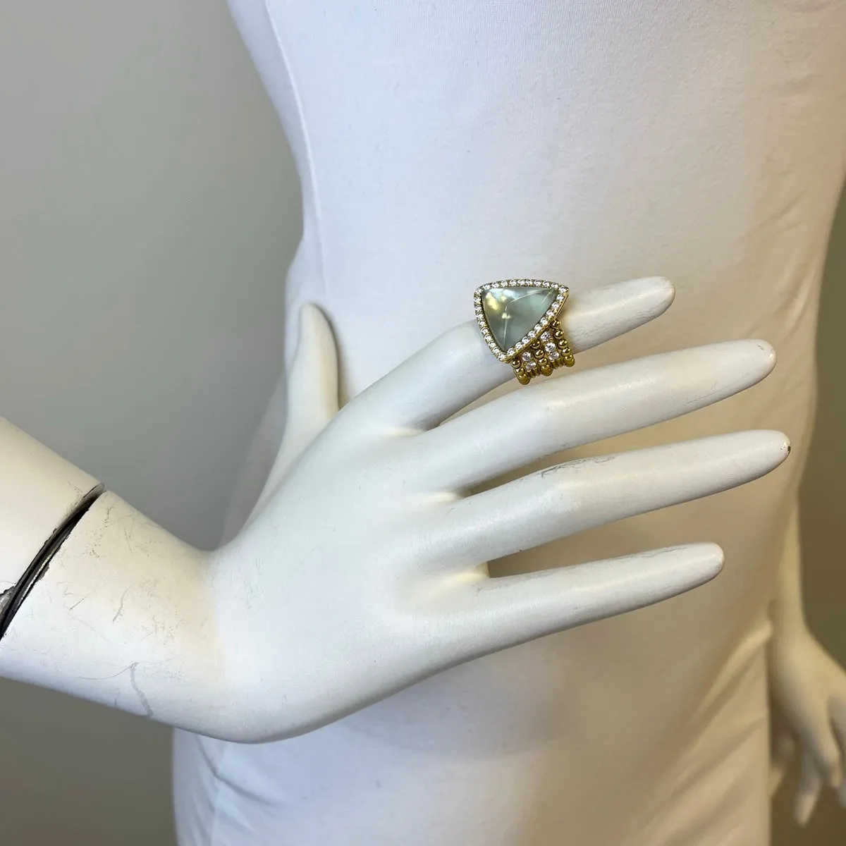 Damaso 18K Gold Ring with Triangular Shaped Green Amethyst