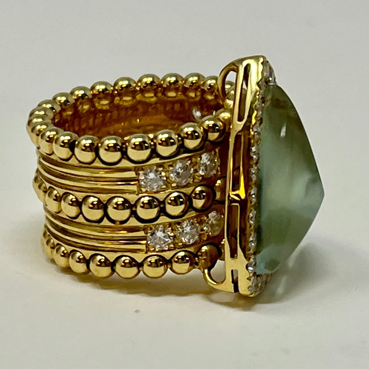 Damaso 18K Gold Ring with Triangular Shaped Green Amethyst