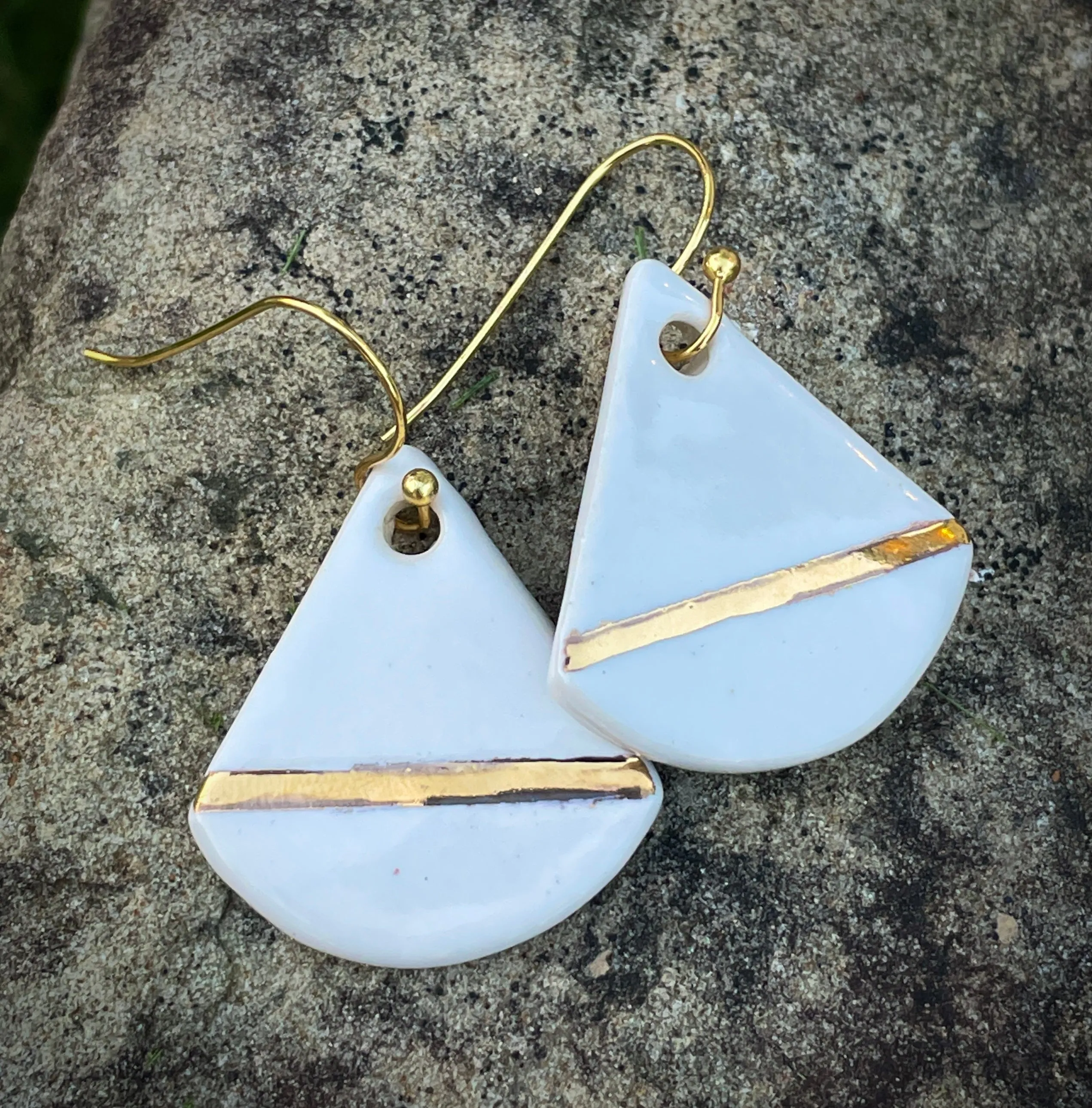 Triangular earrings/ceramic